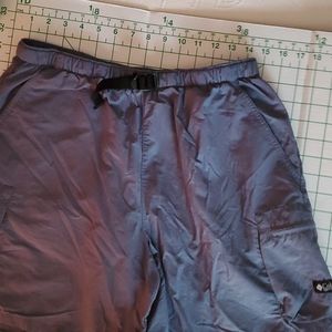 COLUMBIA NYLON SHORTS size medium